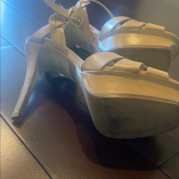 Steve Madden Tan Platform Sandals with Strappy Design